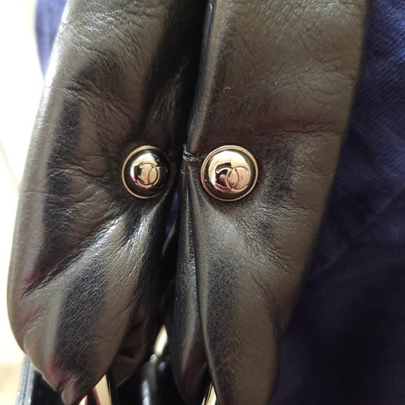 CHANEL Handbag - Picture 9 of 15